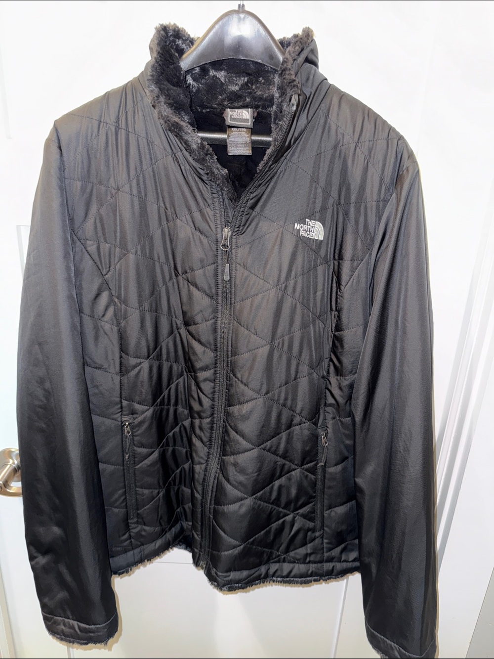 The North Face Women's Black Quilted Jacket with Faux Fur Lining in Black XXL.